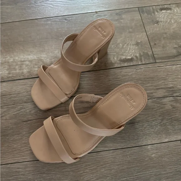 Abercrombie & Fitch• heels✨ - Picture 3 of 4